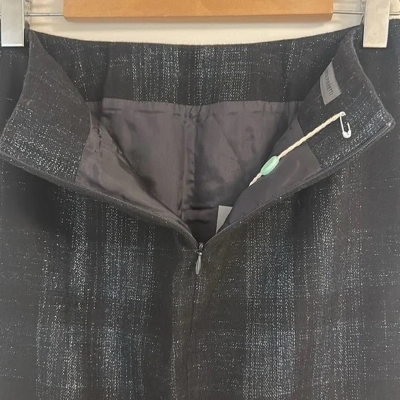 NWT Alberta Ferretti sz42 black wool skirt, silver metallic threading throughout - Picture 6 of 10